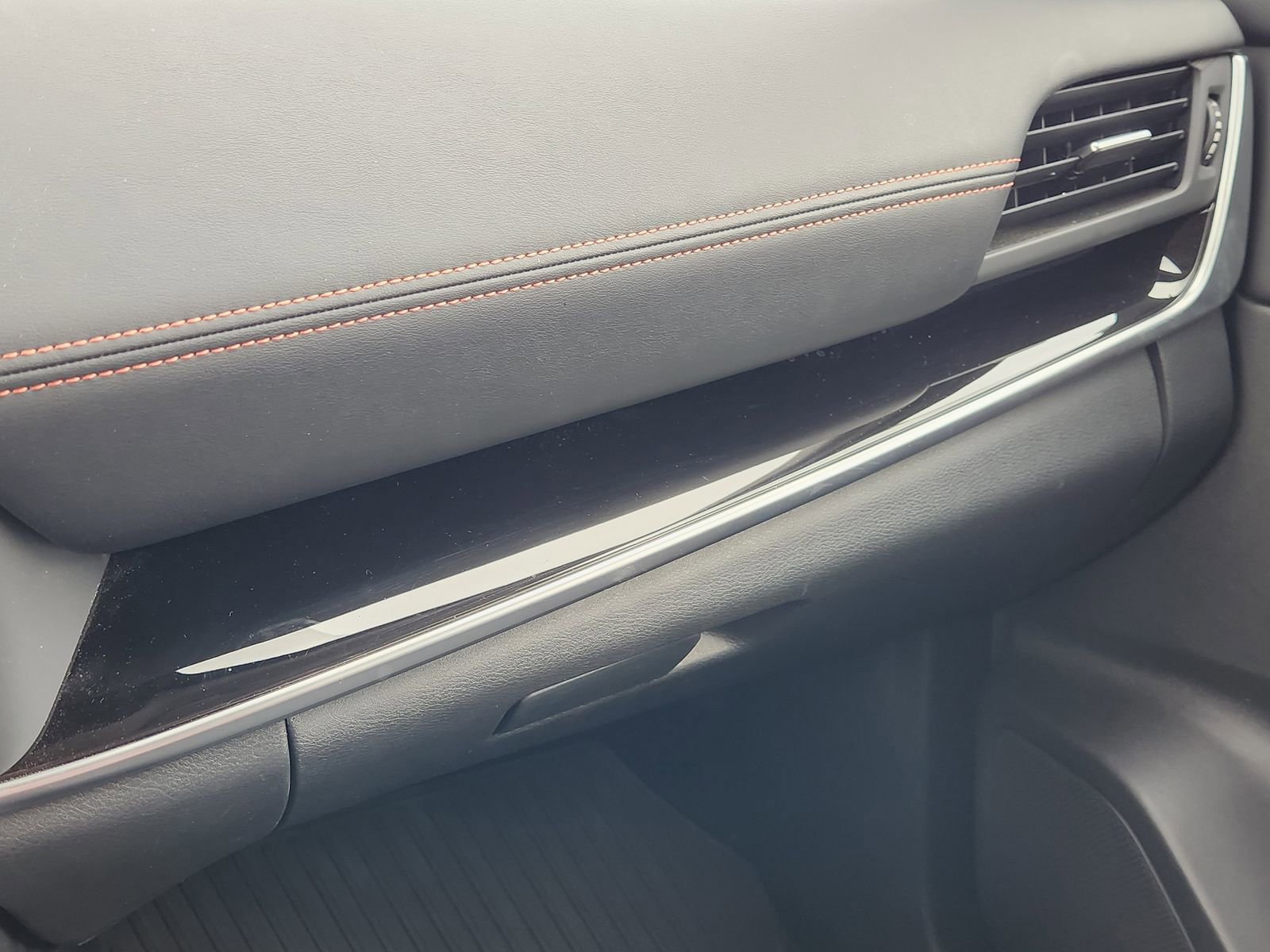 Used 2025 Nissan Rogue SV image 23