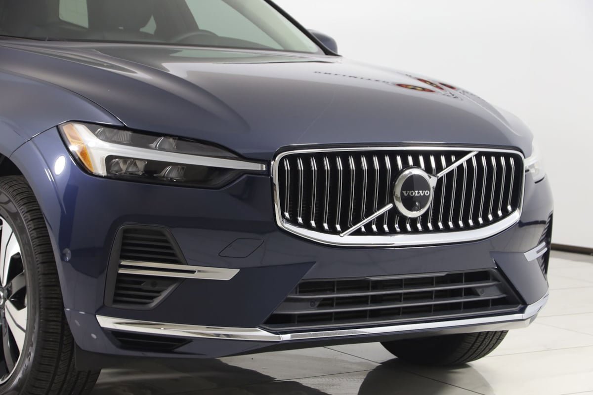 Used 2023 Volvo XC60 T8 Plus AWD/4WD image 37