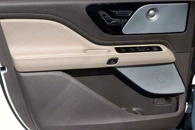 Used 2022 Lincoln Aviator Reserve w/ Equipment Group 201A image 10