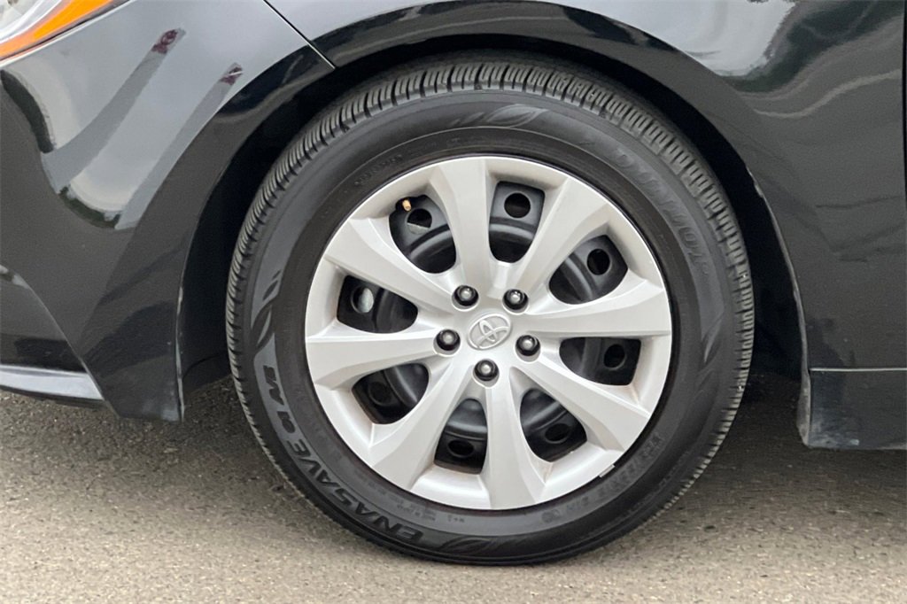 Certified 2025 Toyota Corolla LE image 25