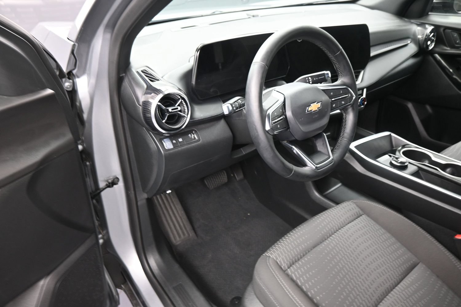 Used 2026 Chevrolet Equinox LT FWD image 12