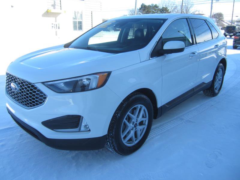 Used 2023 Ford Edge SEL w/ Convenience Package image 4