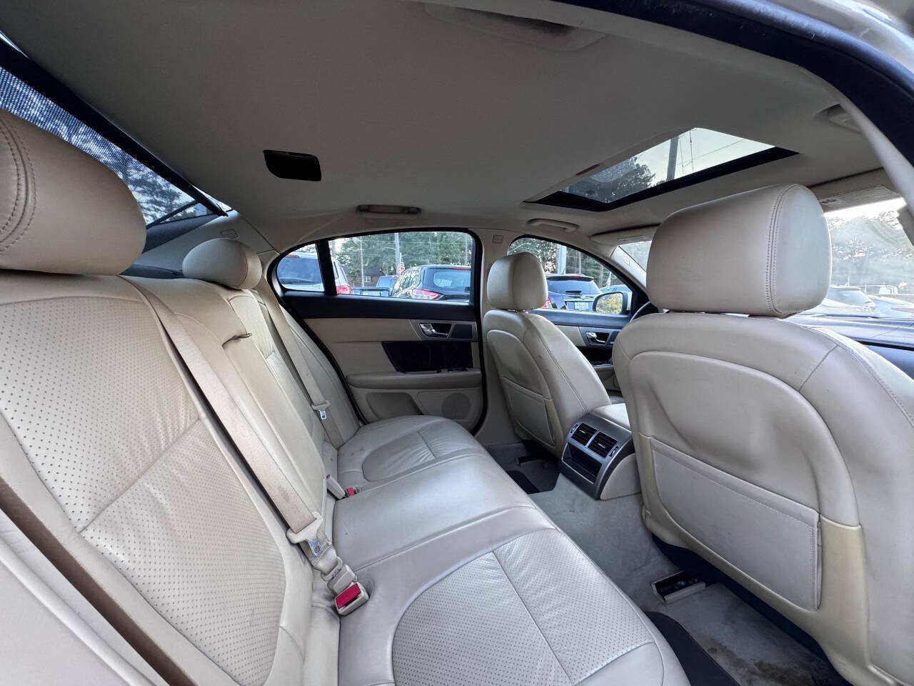 Used 2009 Jaguar XF Premium RWD image 12