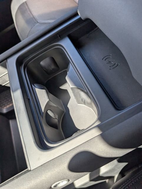 Used 2023 Land Rover Defender 130 X-Dynamic SE image 33