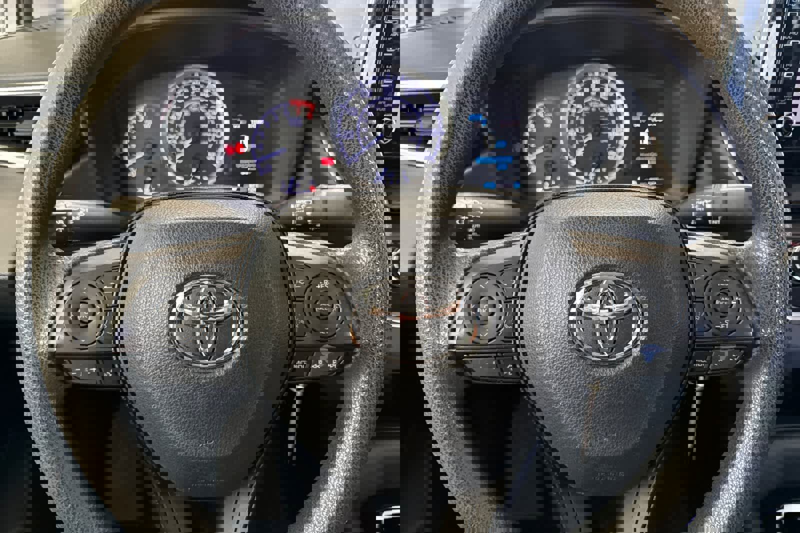 Used 2020 Toyota Corolla LE image 22