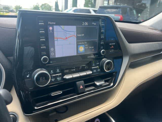 Used 2021 Toyota Highlander XLE FWD image 22