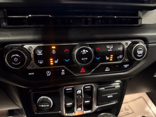 Used 2025 Jeep Wrangler Unlimited Sahara AWD/4WD image 18
