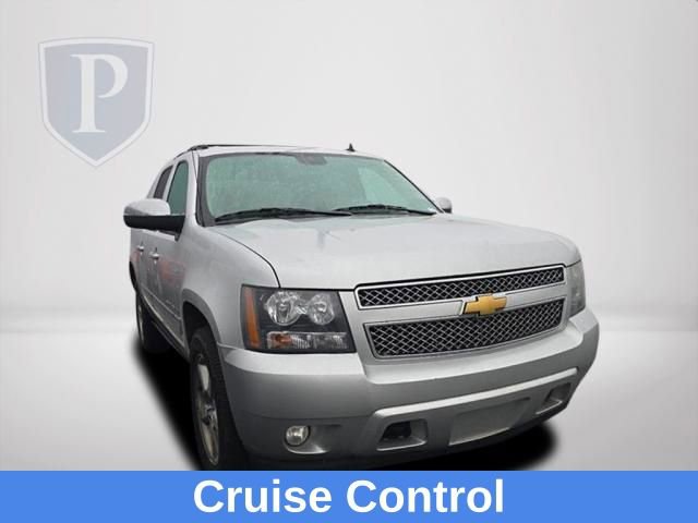 Used 2013 Chevrolet Avalanche LTZ image 2