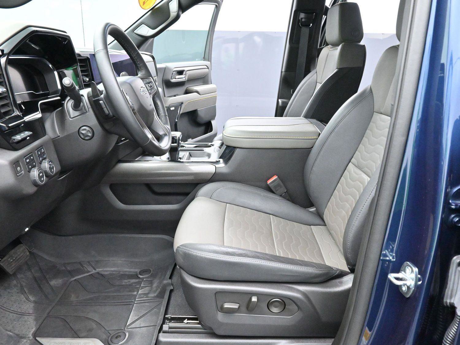 Used 2023 Chevrolet Silverado 1500 ZR2 w/ Technology Package image 13