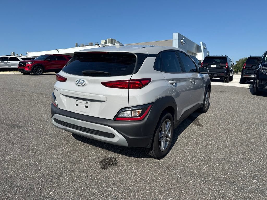 Used 2022 Hyundai Kona SE FWD image 2