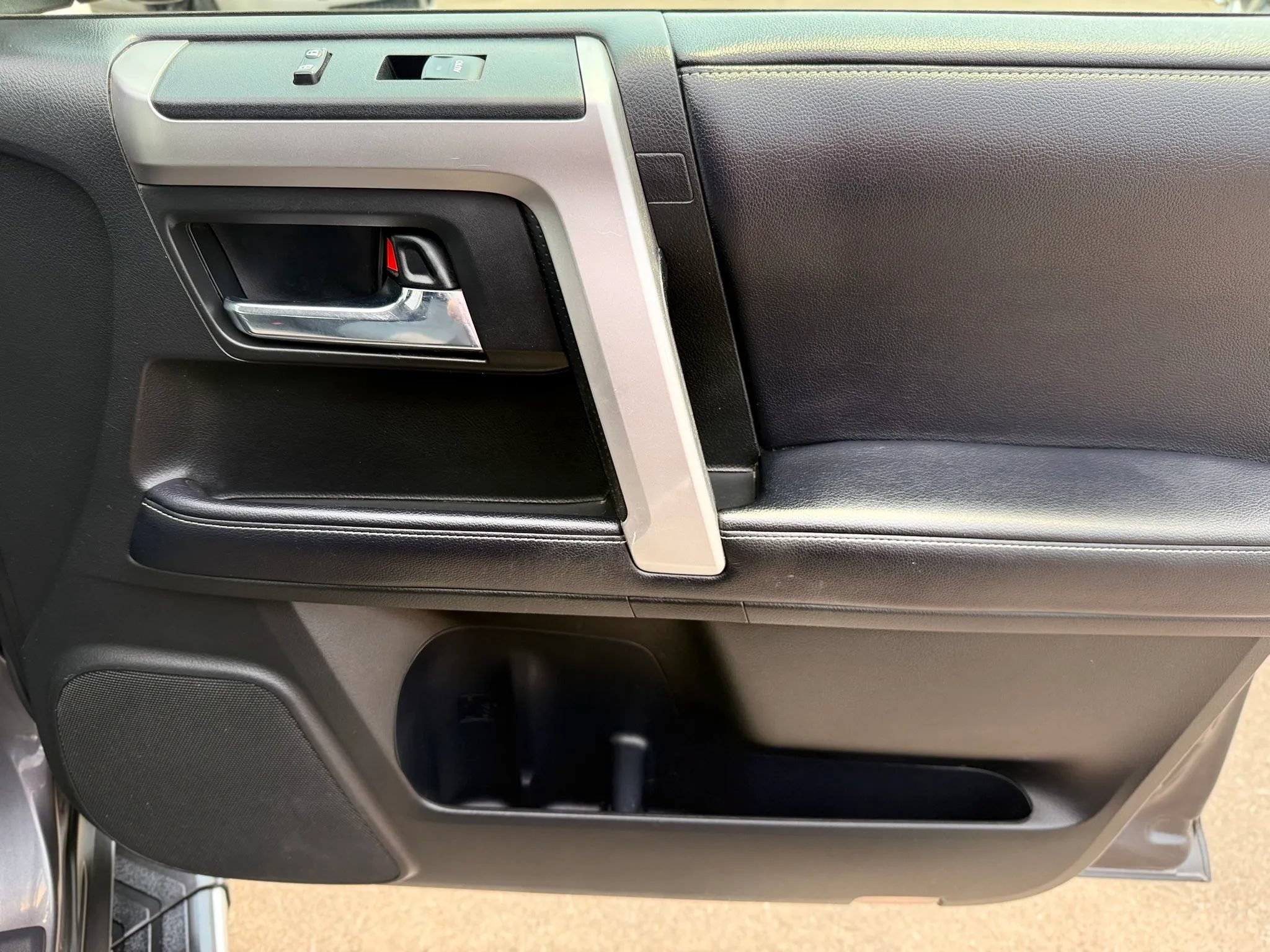 Used 2018 Toyota 4Runner SR5 AWD/4WD image 23