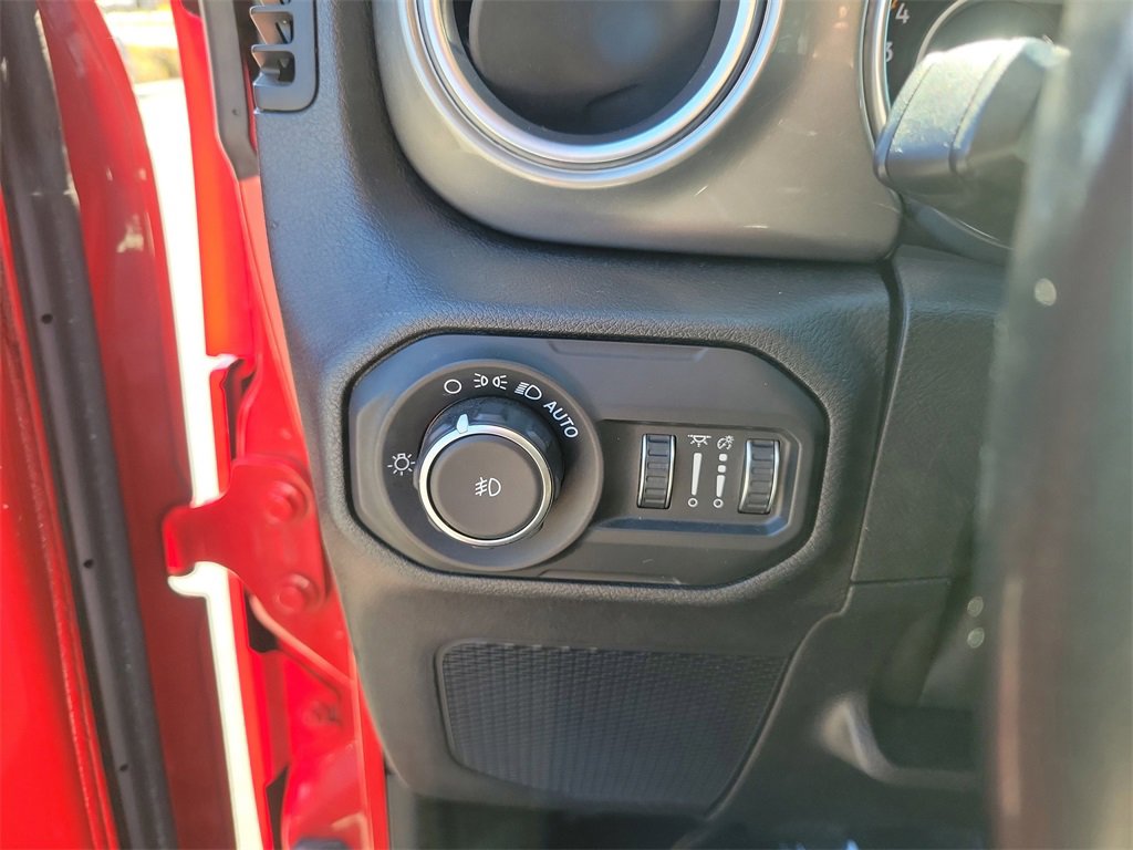 Used 2021 Jeep Wrangler Unlimited Sahara image 28
