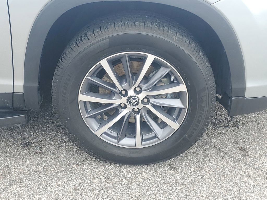 Used 2019 Toyota Highlander XLE image 7