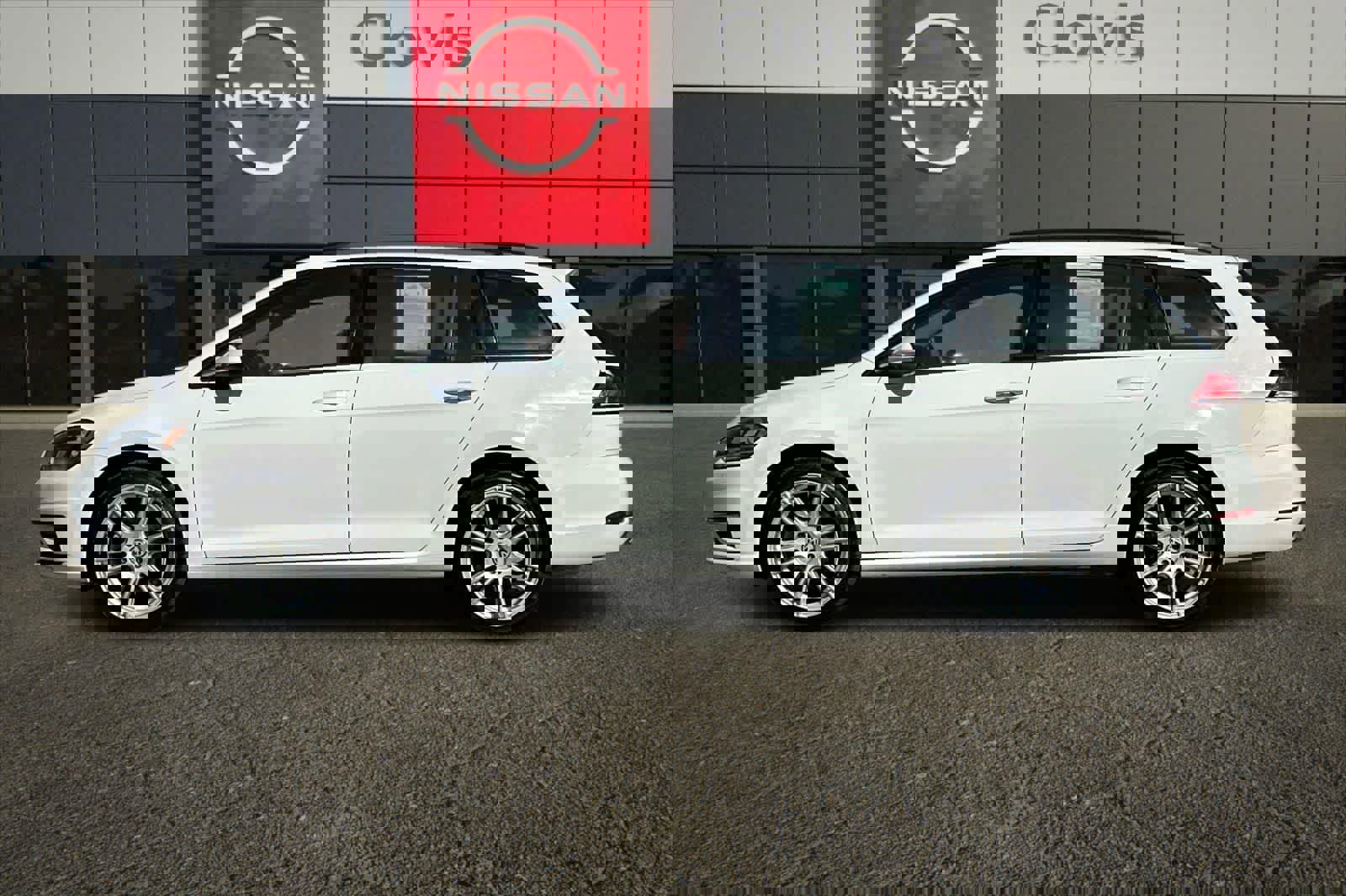 Used 2019 Volkswagen Golf S image 6