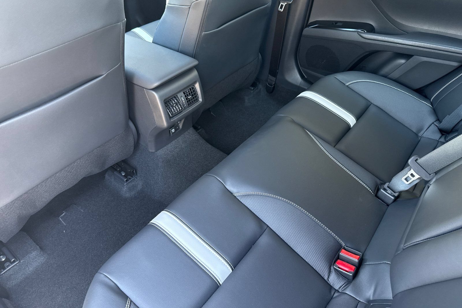 New 2025 Toyota Camry SE w/ Convenience Package FWD image 13
