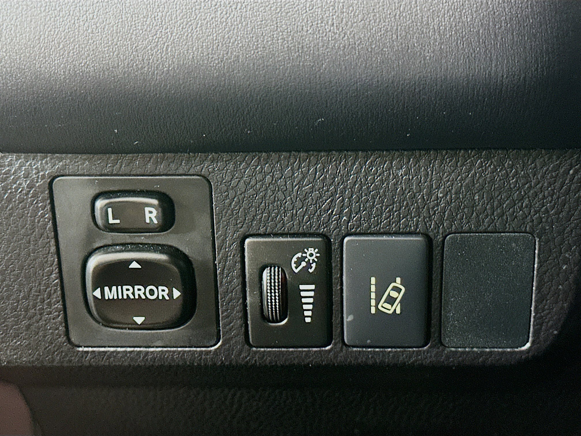 Used 2017 Toyota RAV4 XLE image 16