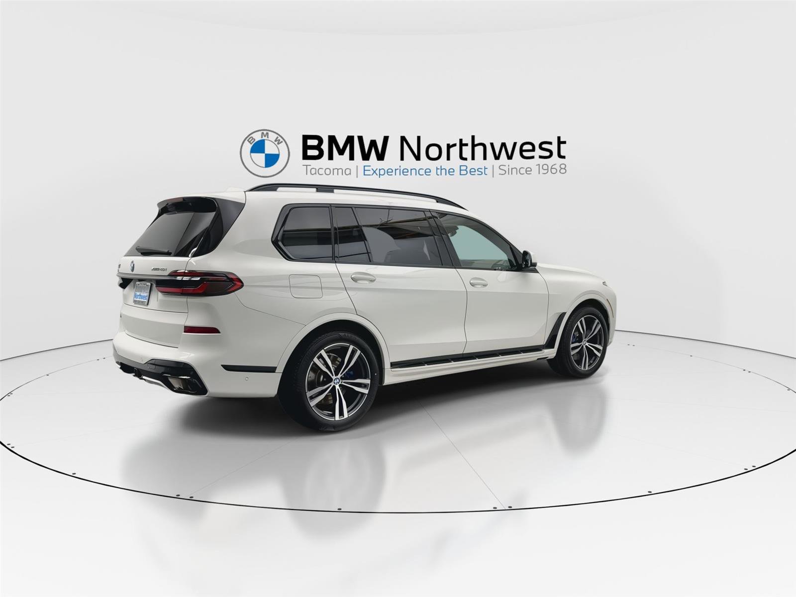 Used 2025 BMW X7 xDrive40i w/ Executive Package AWD/4WD image 3