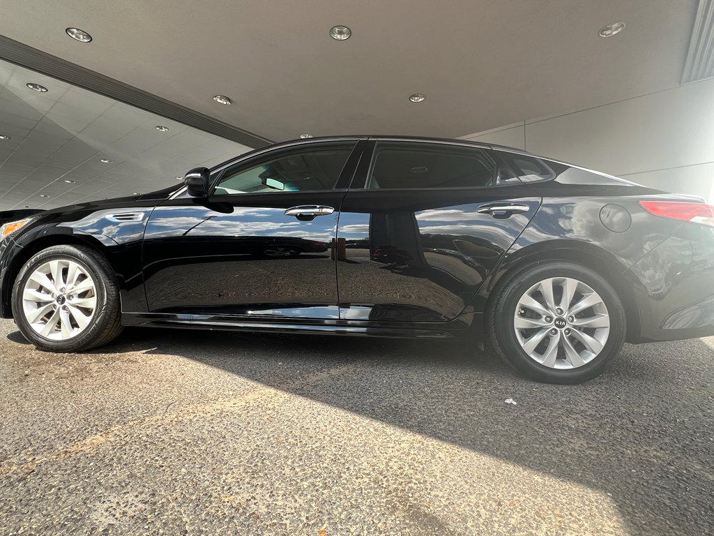 Used 2016 Kia Optima EX w/ Premium Package image 5