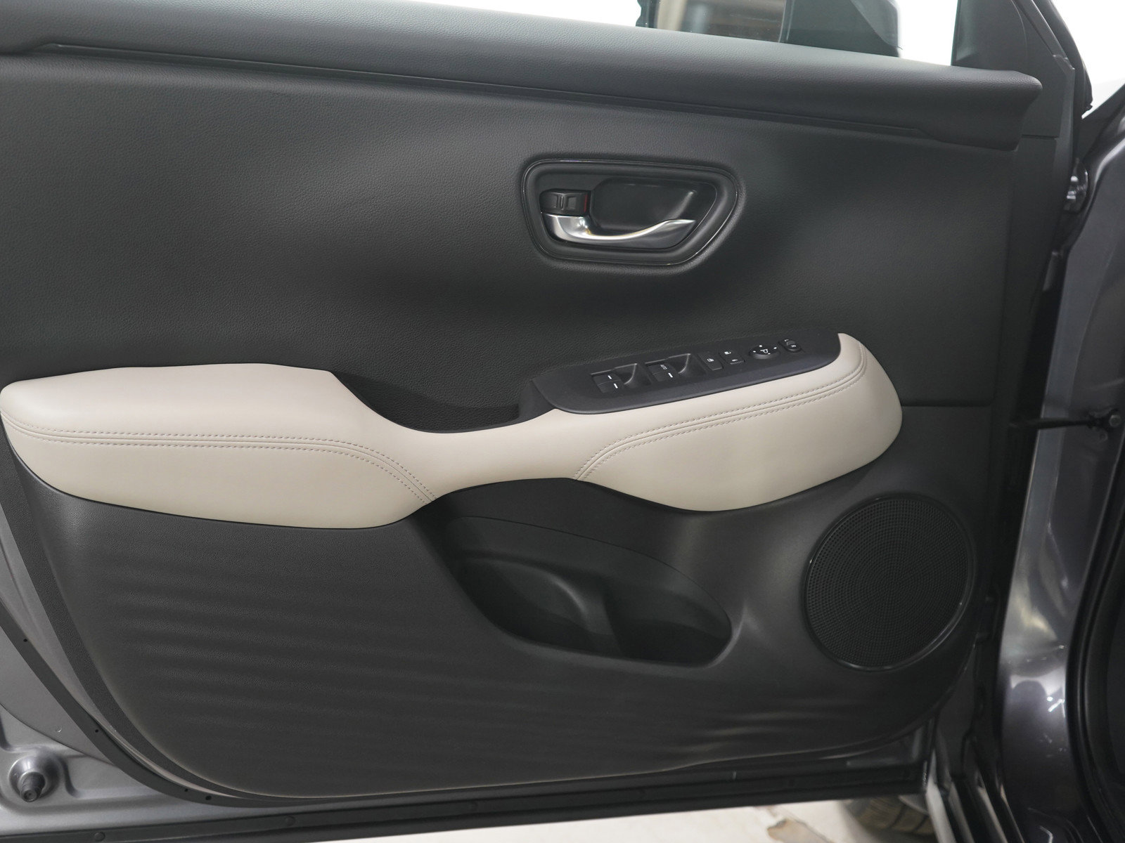 Used 2023 Honda HR-V LX image 19