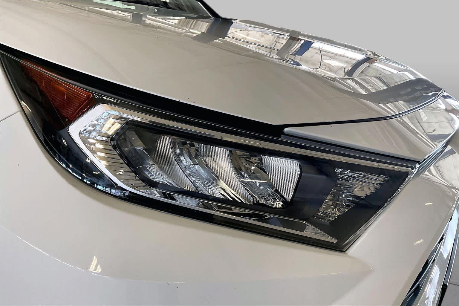 Used 2020 Toyota RAV4 XLE Premium FWD image 25