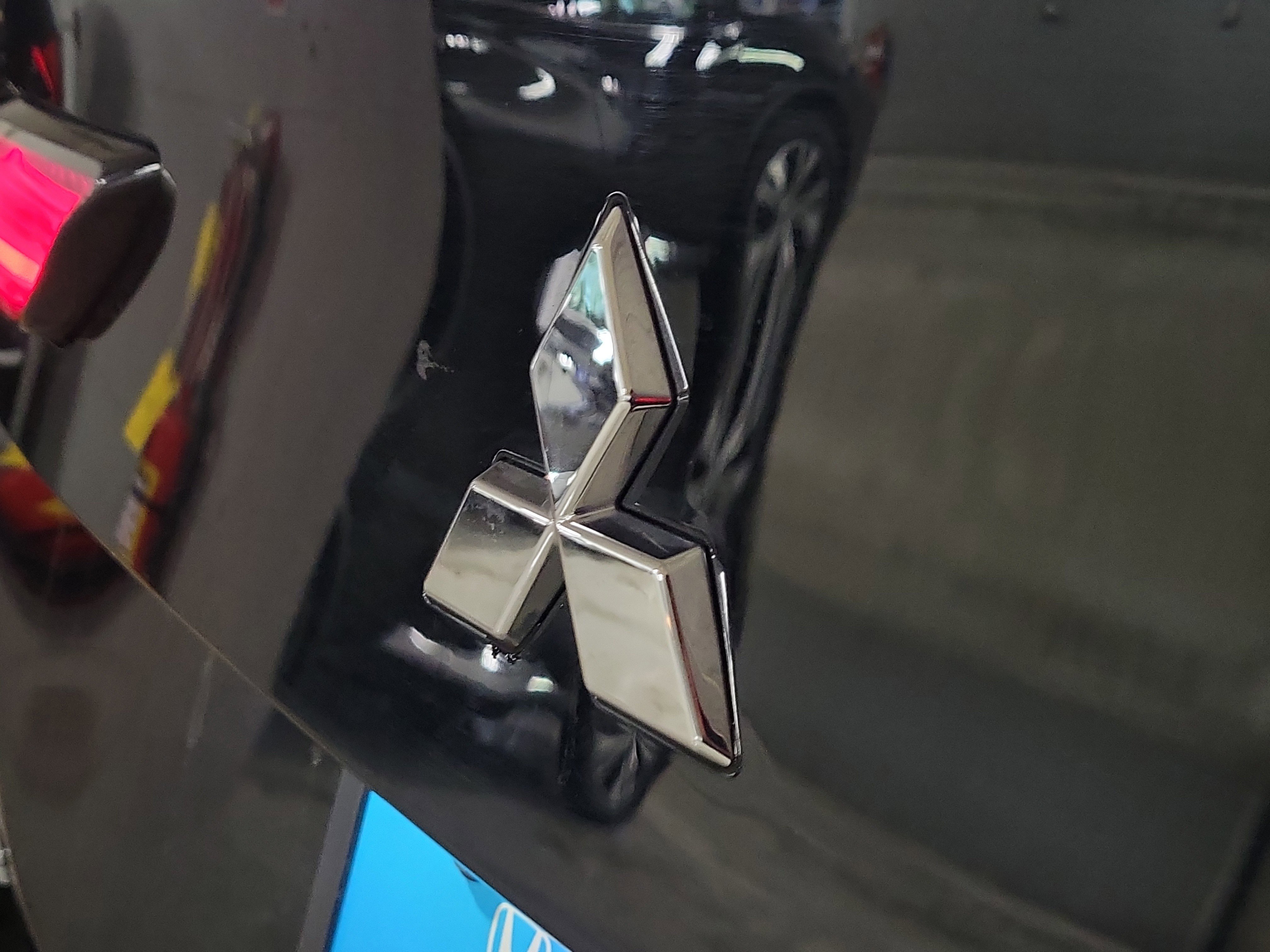 Used 2025 Mitsubishi Outlander SE image 7