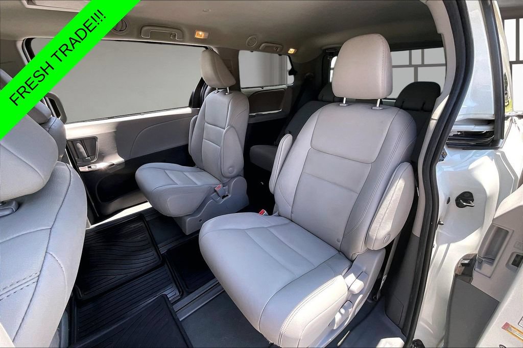 Used 2020 Toyota Sienna XLE Premium AWD/4WD image 21