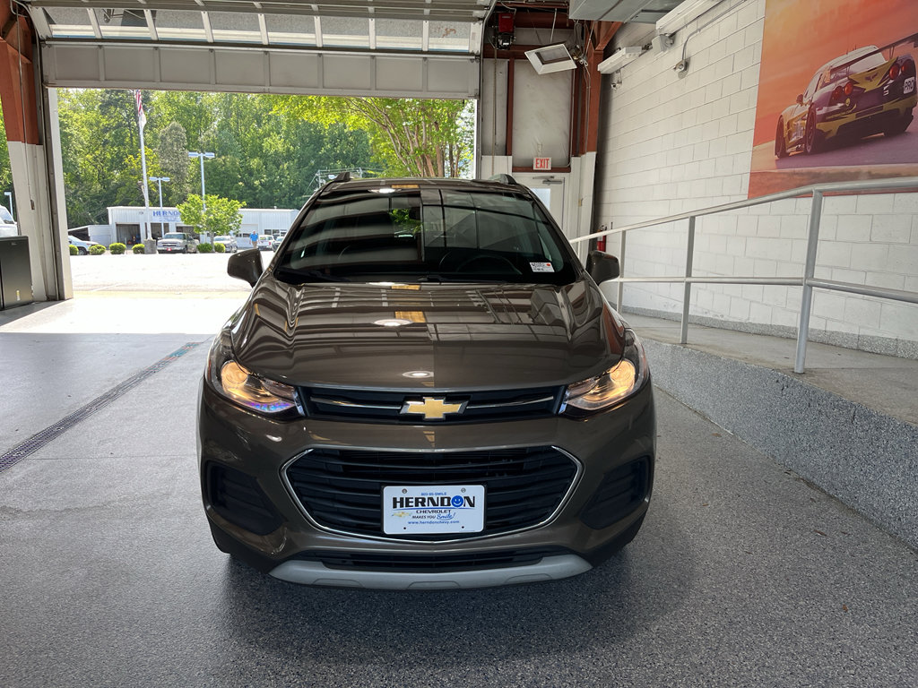 Used 2021 Chevrolet Trax LT image 2