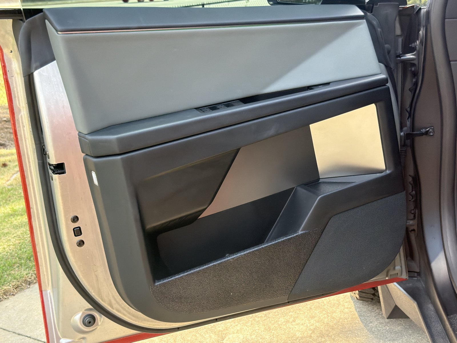 Used 2025 Tesla Cybertruck AWD Crew Cab image 15