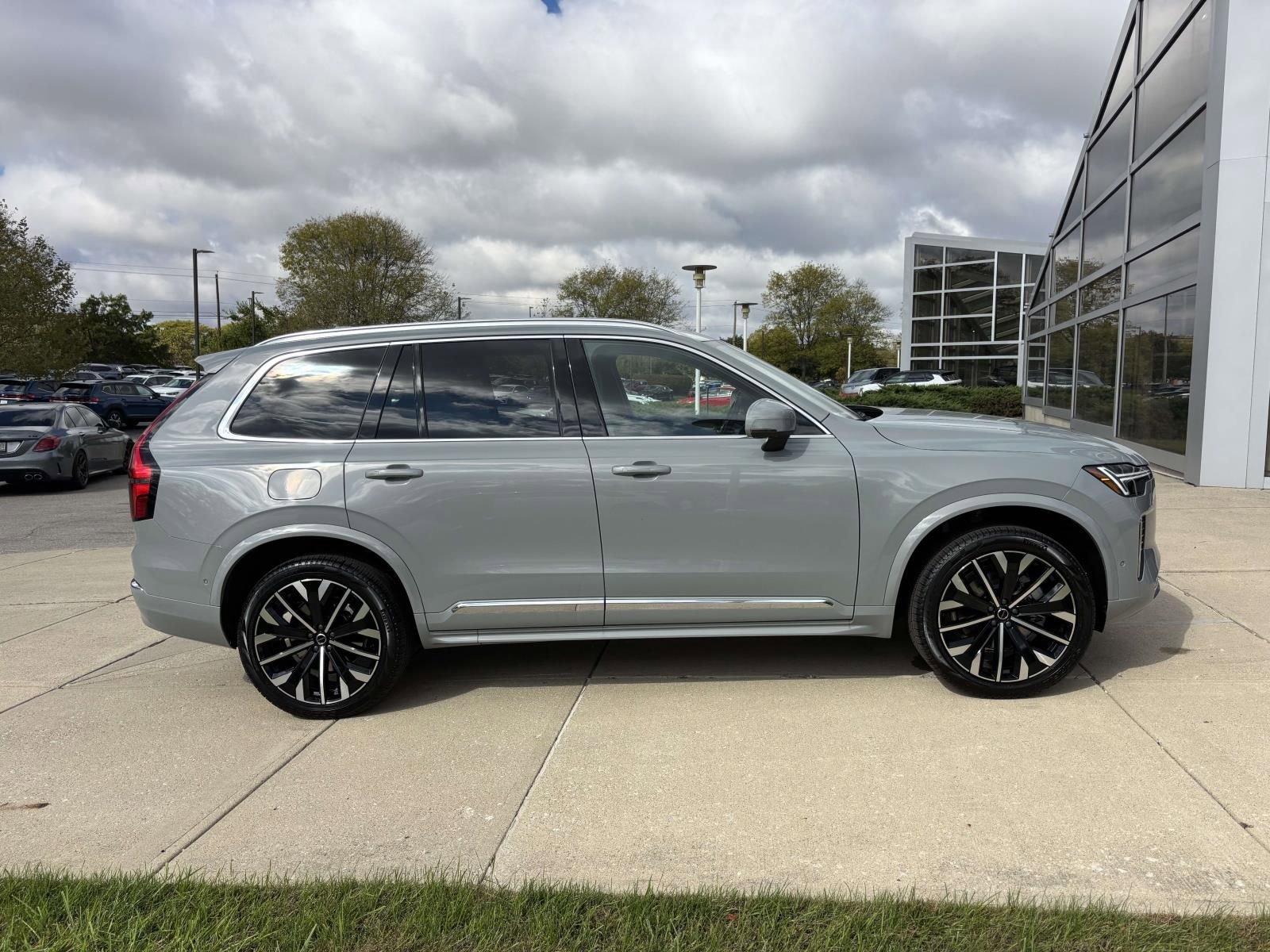 Used 2026 Volvo XC90 B6 Plus w/ Protection Package Premier AWD/4WD image 8