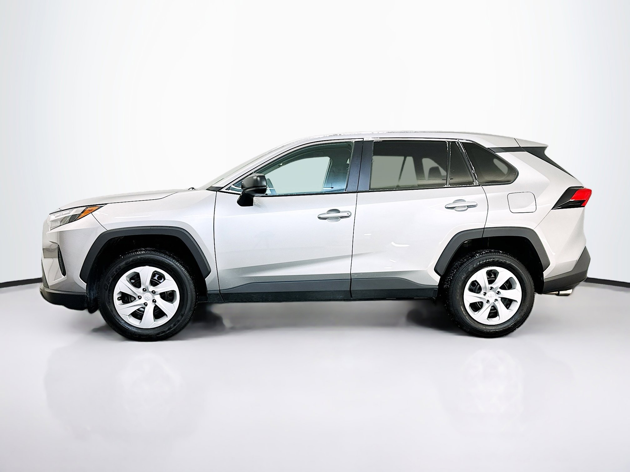 Used 2025 Toyota RAV4 LE image 4
