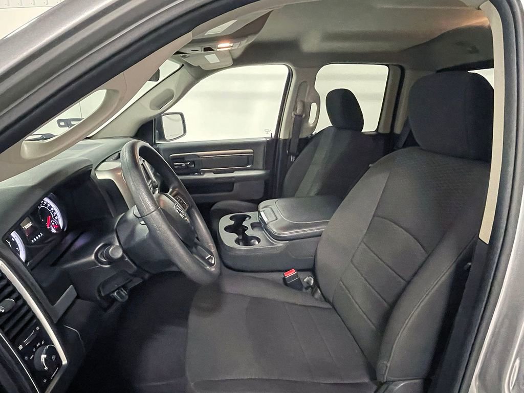 Used 2019 RAM 1500 Classic Warlock AWD/4WD image 3