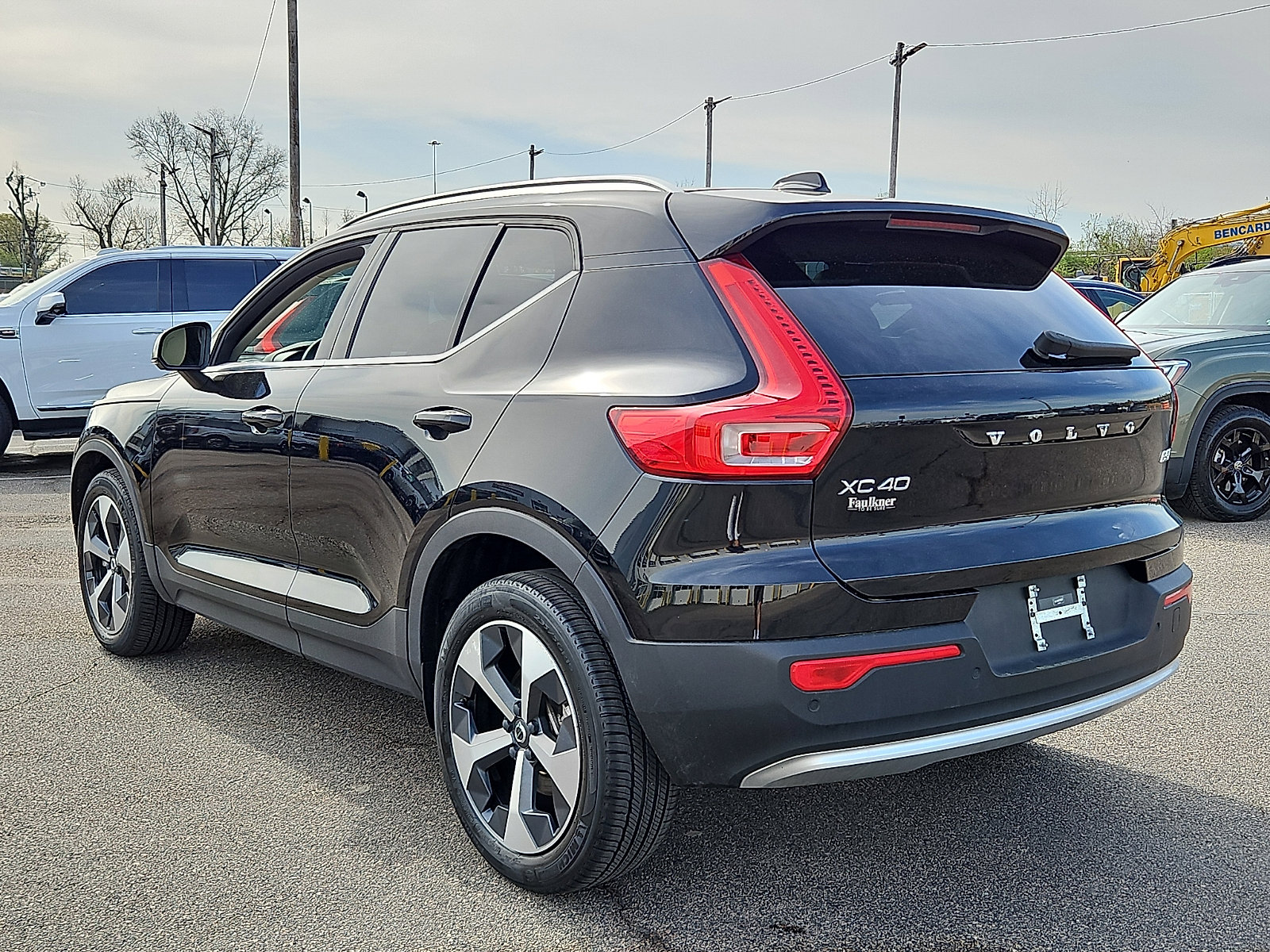 Certified 2023 Volvo XC40 B5 Plus w/ Climate Package image 4