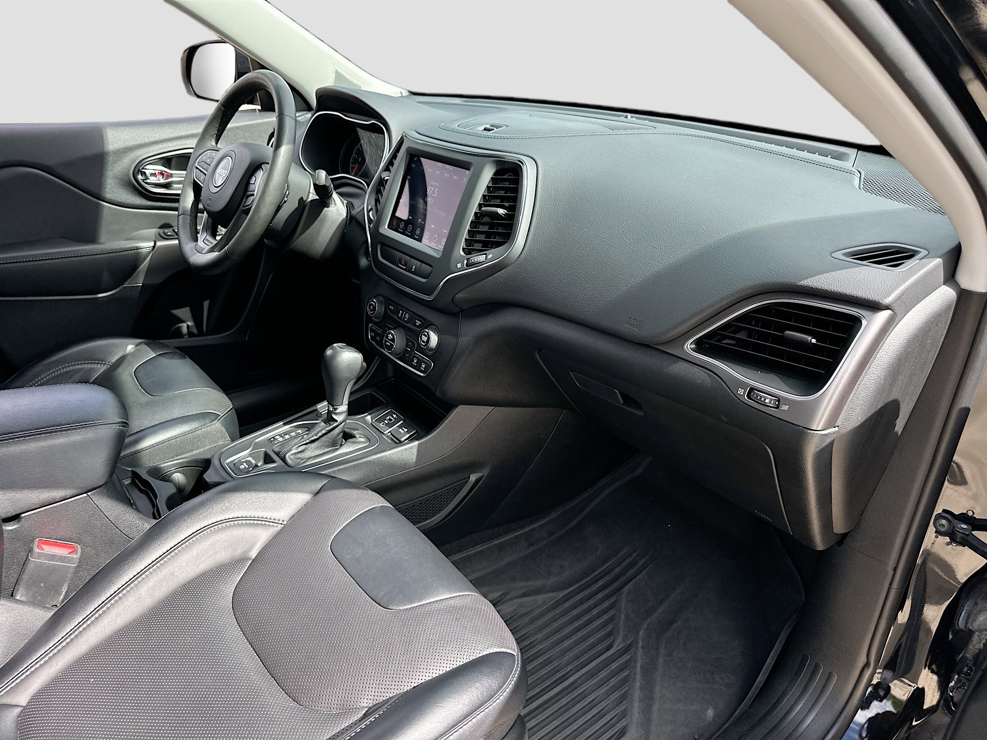 Used 2022 Jeep Cherokee Latitude Lux w/ Mopar Interior Package image 26