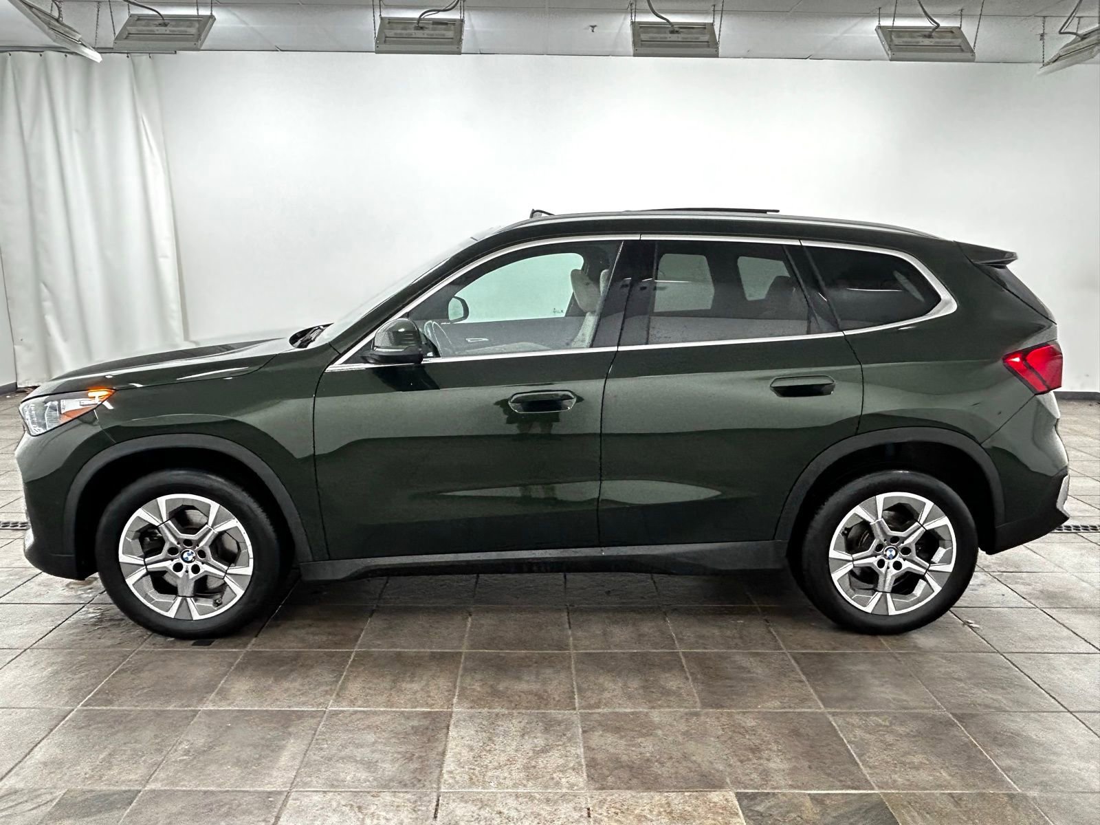 Used 2023 BMW X1 xDrive28i w/ Convenience Package AWD/4WD image 2