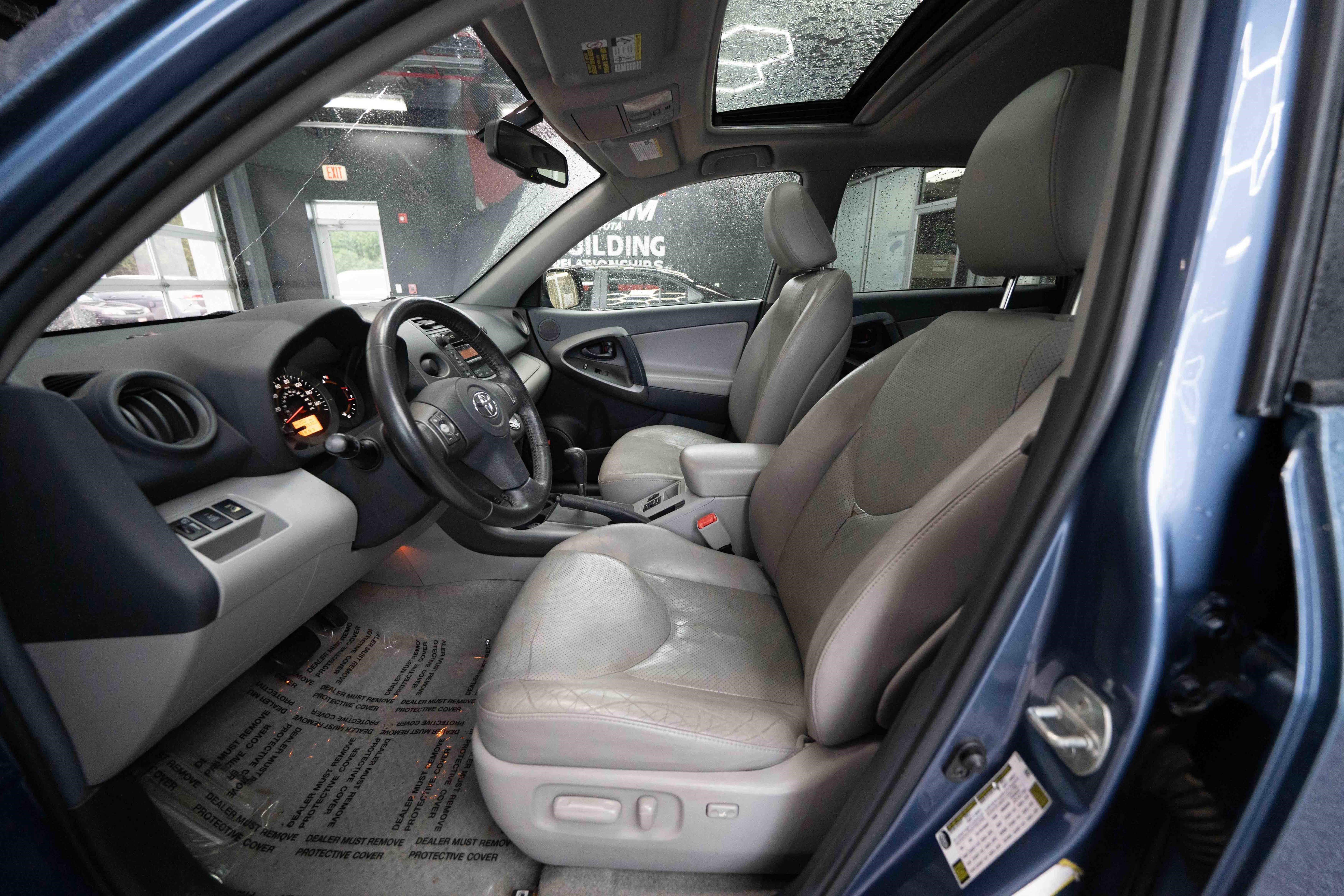 Used 2009 Toyota RAV4 Limited image 9