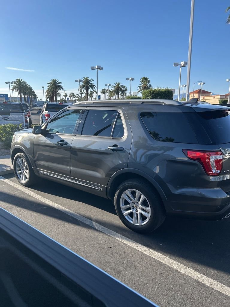 Used 2018 Ford Explorer XLT AWD/4WD image 2