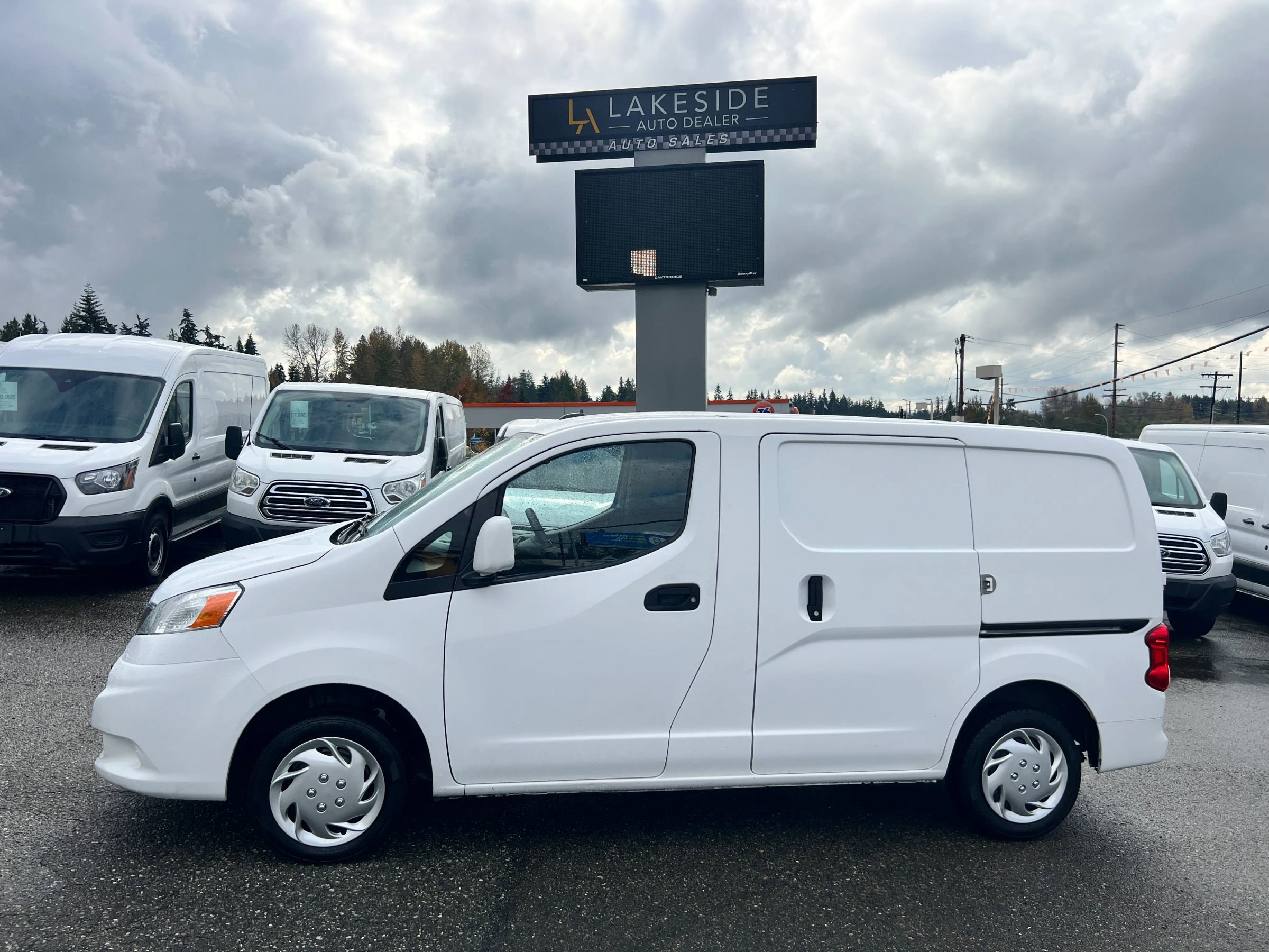 Used 2018 Nissan NV200 SV w/ Navigation Package image 4