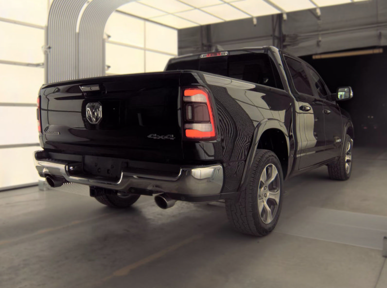 Used 2019 RAM 1500 Laramie AWD/4WD image 2