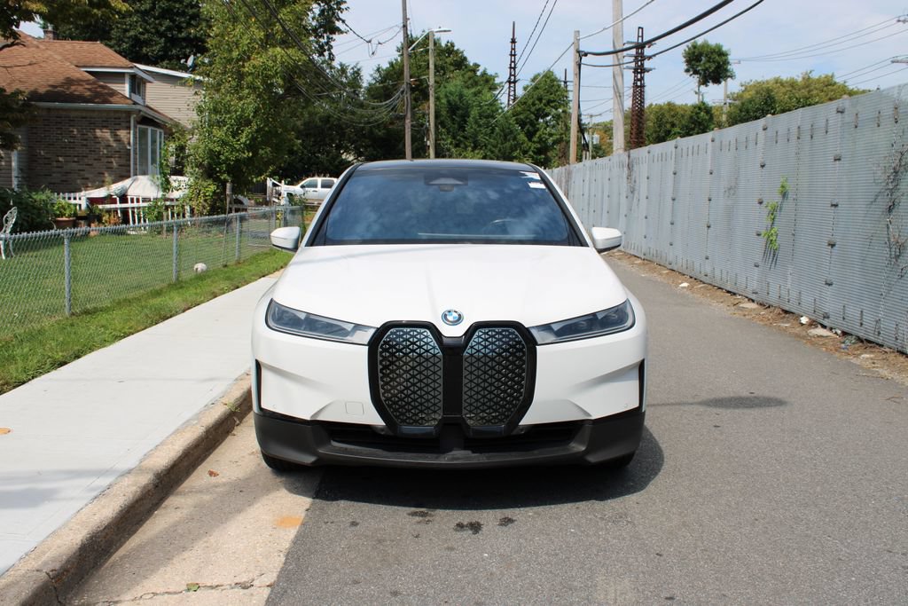 Used 2023 BMW iX xDrive50 AWD/4WD image 2