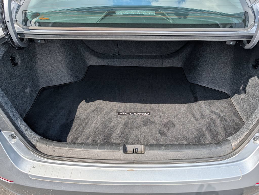 Used 2018 Honda Accord EX image 7