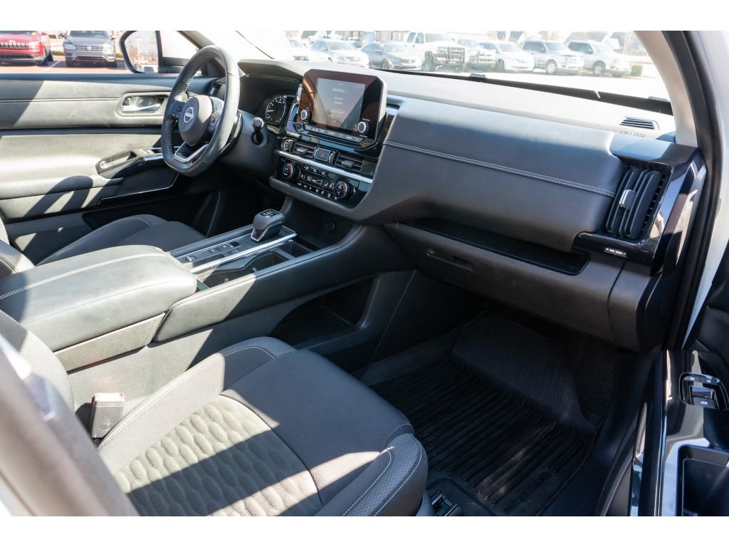 Used 2022 Nissan Pathfinder SV w/ SV Premium Package image 19