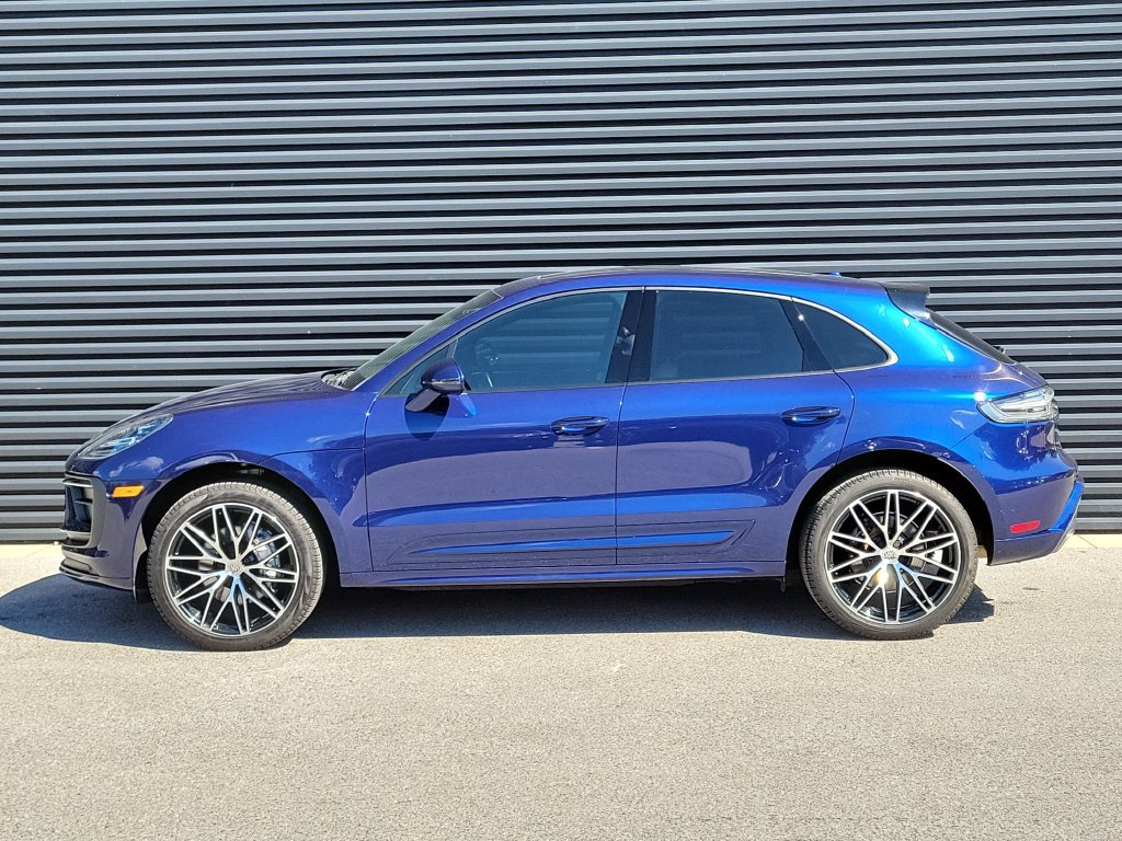 Certified 2024 Porsche Macan AWD/4WD image 2