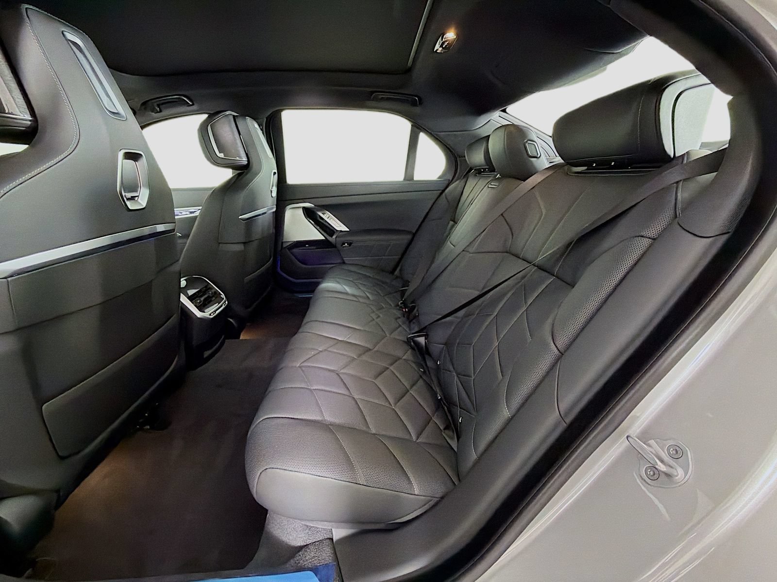 New 2026 BMW i7 xDrive60 AWD/4WD image 26