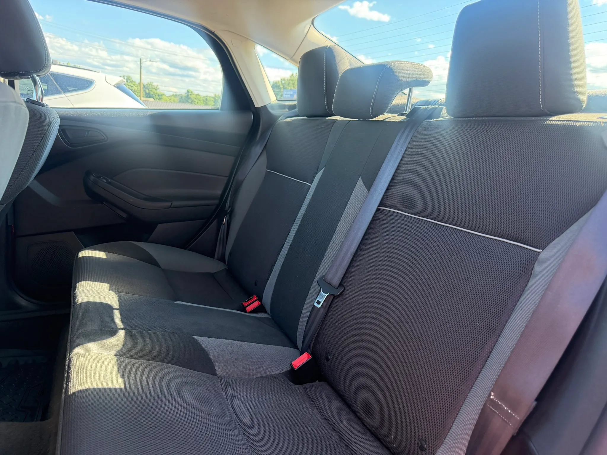 Used 2012 Ford Focus SE FWD image 11