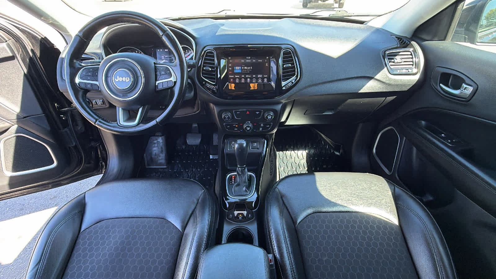 Used 2020 Jeep Compass Latitude FWD image 26