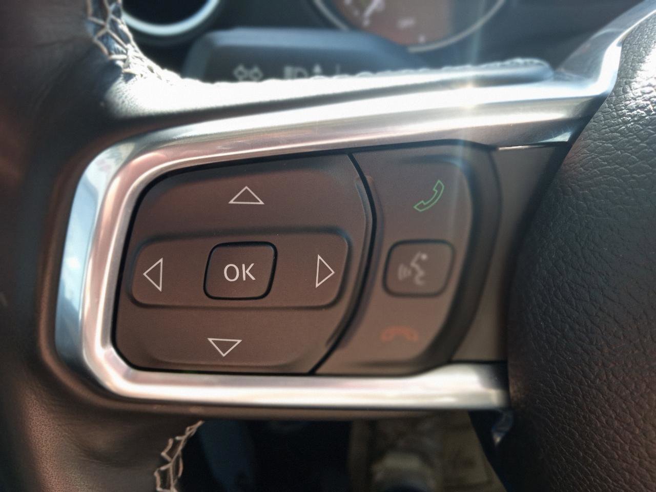 Used 2023 Jeep Wrangler Sahara w/ Cold Weather Group AWD/4WD image 15