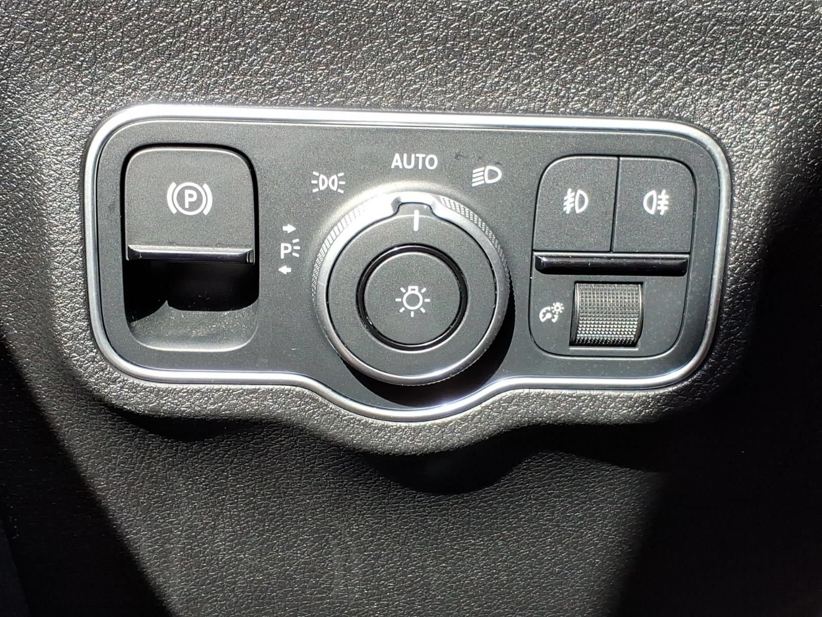 Certified 2025 Mercedes-Benz GLB 250 4MATIC image 17
