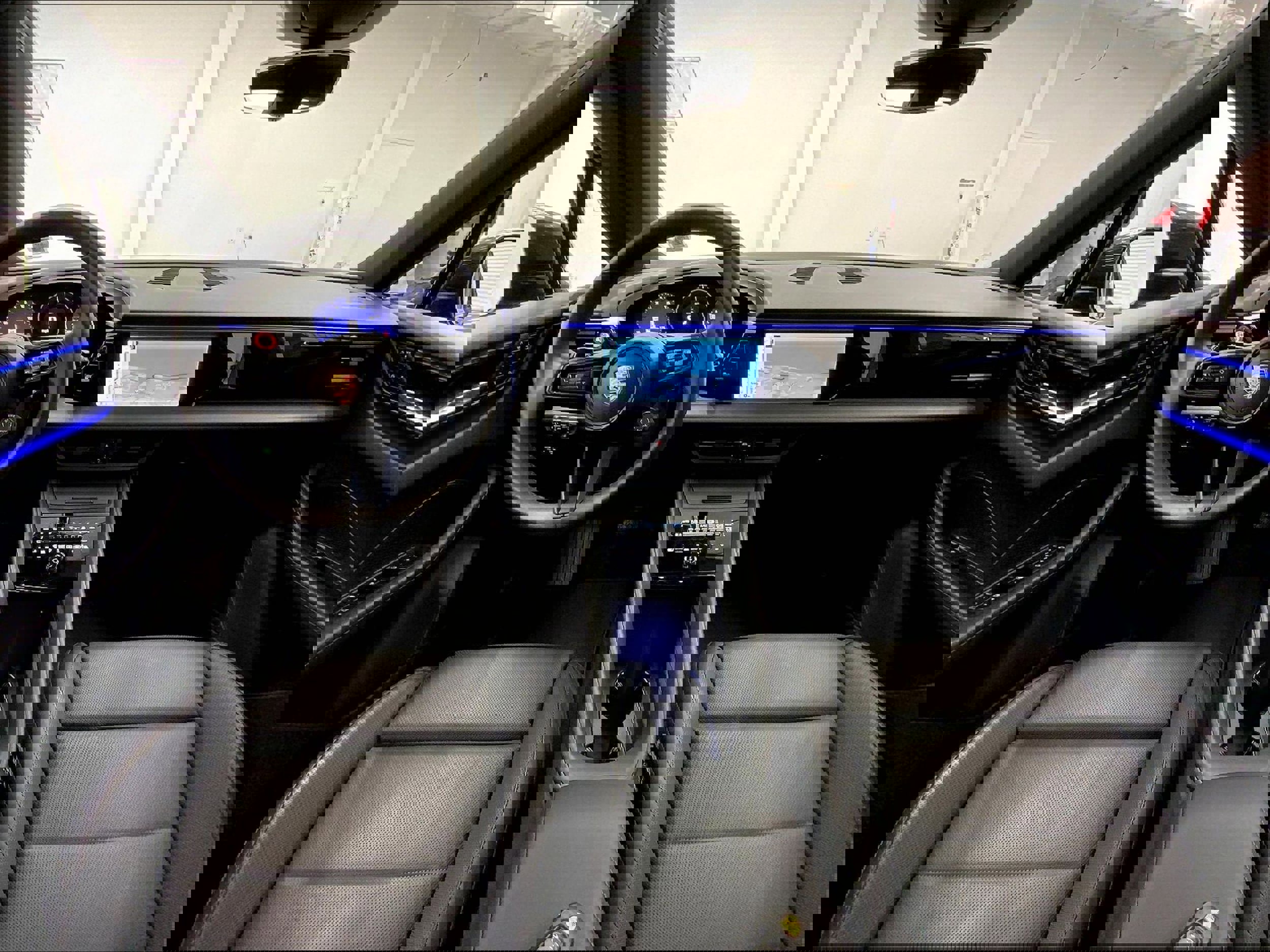 Used 2025 Porsche Macan Electric image 14