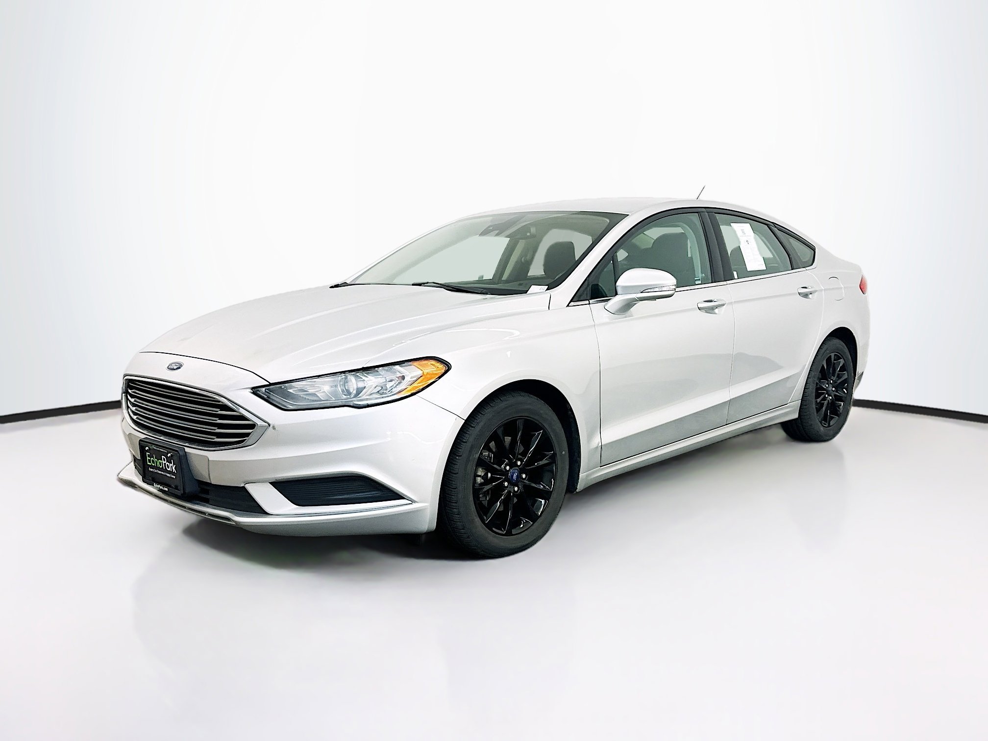 Used 2017 Ford Fusion SE image 3