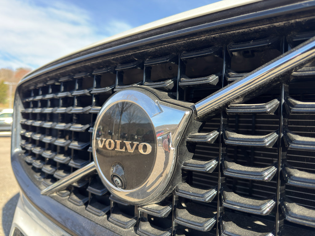 Used 2025 Volvo XC60 B5 Plus image 2